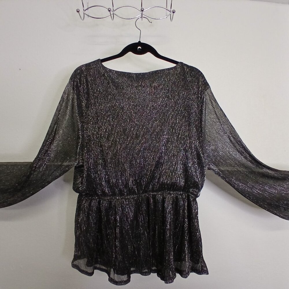 NWT Maurices Black and Gold metallic‎ shimmer wrap Top size XL - Picture 3 of 8